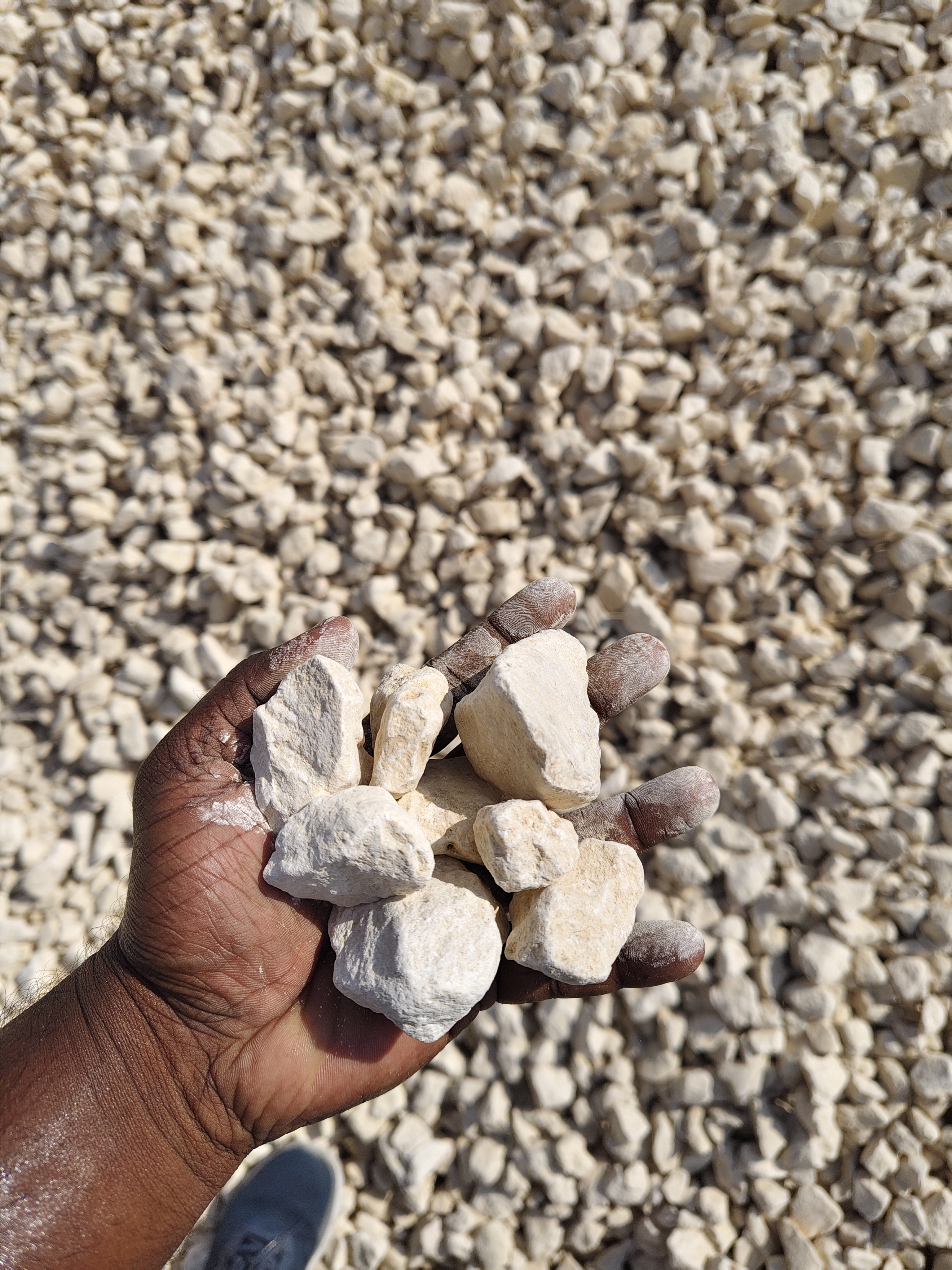 Beige gravel 20-40mm